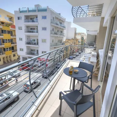 Centrally Located And Tastefully Furnished One Bedroom Ckni1-1 * Gzira