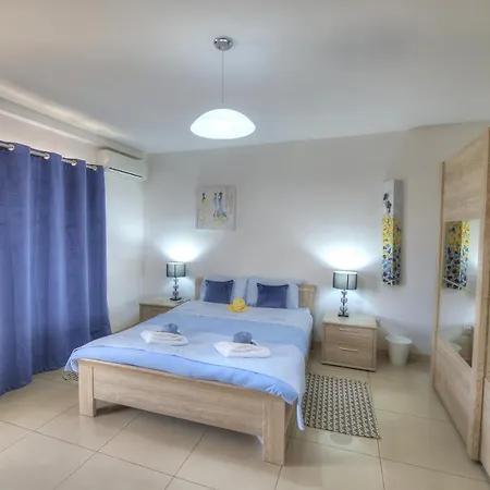 Centrally Located And Tastefully Furnished One Bedroom Ckni1-1 Apartment