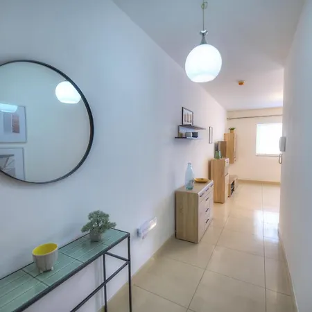 Centrally Located And Tastefully Furnished One Bedroom Ckni1-1 *