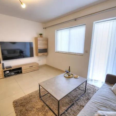 Centrally Located And Tastefully Furnished One Bedroom Ckni1-1 Apartment Gzira
