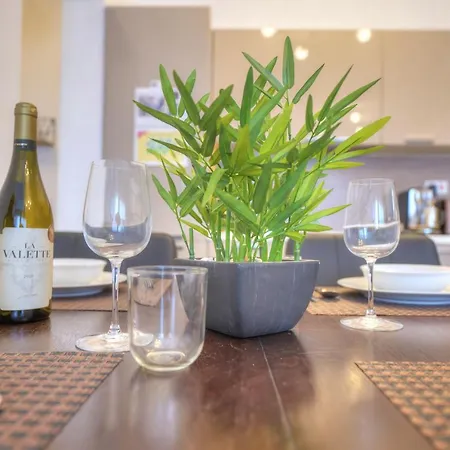 Centrally Located And Tastefully Furnished One Bedroom Ckni1-1 * Gzira