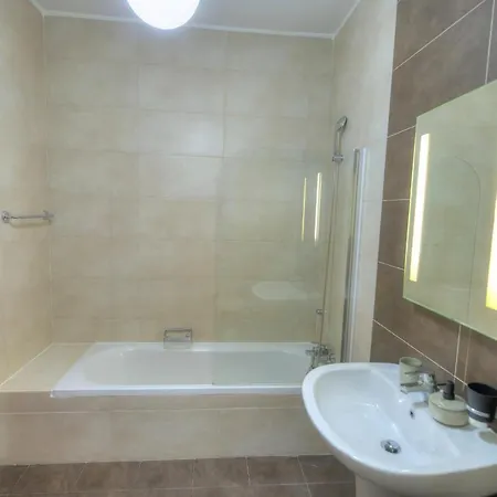 Centrally Located And Tastefully Furnished One Bedroom Ckni1-1