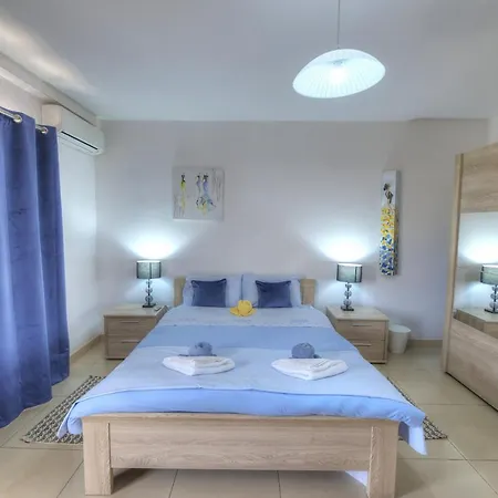 Centrally Located And Tastefully Furnished One Bedroom Ckni1-1 Apartment